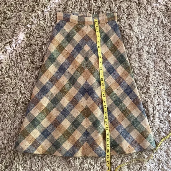 Vintage plaid skirt - Picture 3 of 3